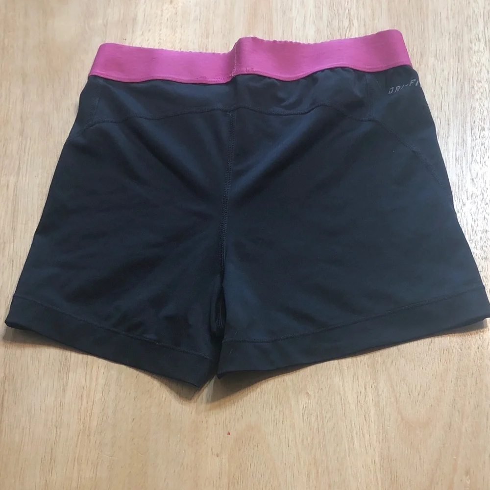 Nike Women's Athletic Shorts Black and Pink - Picture 7 of 8